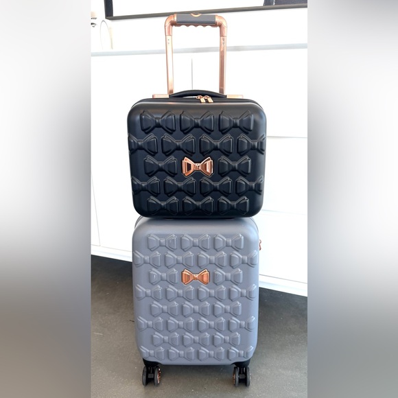 Ted Baker London Beau Hard Side Vanity Case in Black with Gold Accents - Picture 12 of 12